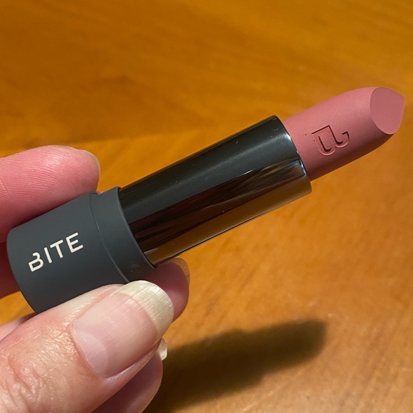 Bite Beauty Sugar Buns Lipstick Full-size - Picture 10 of 16